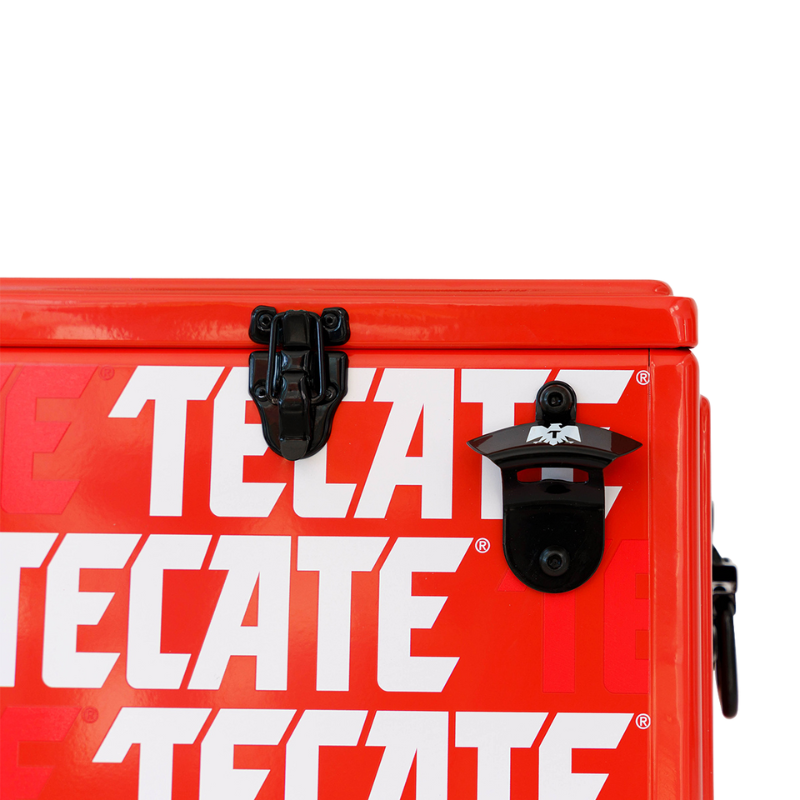 Hielera Metálica varios Tecate  color rojo de 15 lts.